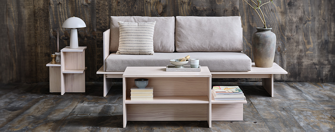 Möbel im Japandi Stil in massiver Kiefer und sanften, neutralen Farben