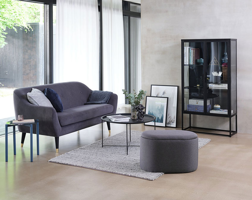 Wohnzimmer mit grauen Möbeln im modernen Design