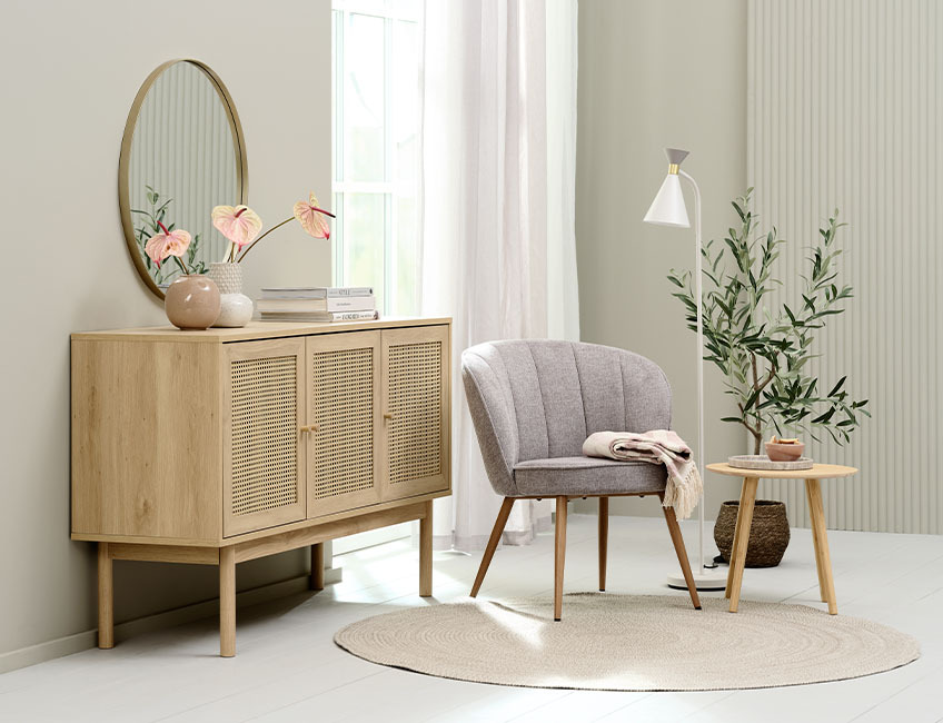 Cattan Cane Sideboard mit 3 Türen in Eichenfarbe.