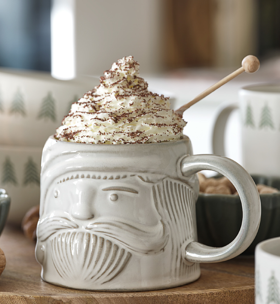 Weihnachtsbecher PYNT mit Weihnachtsmanngesicht Weihnachtsbecher mit Santa Motiv und cremefarbenen Schaumhut