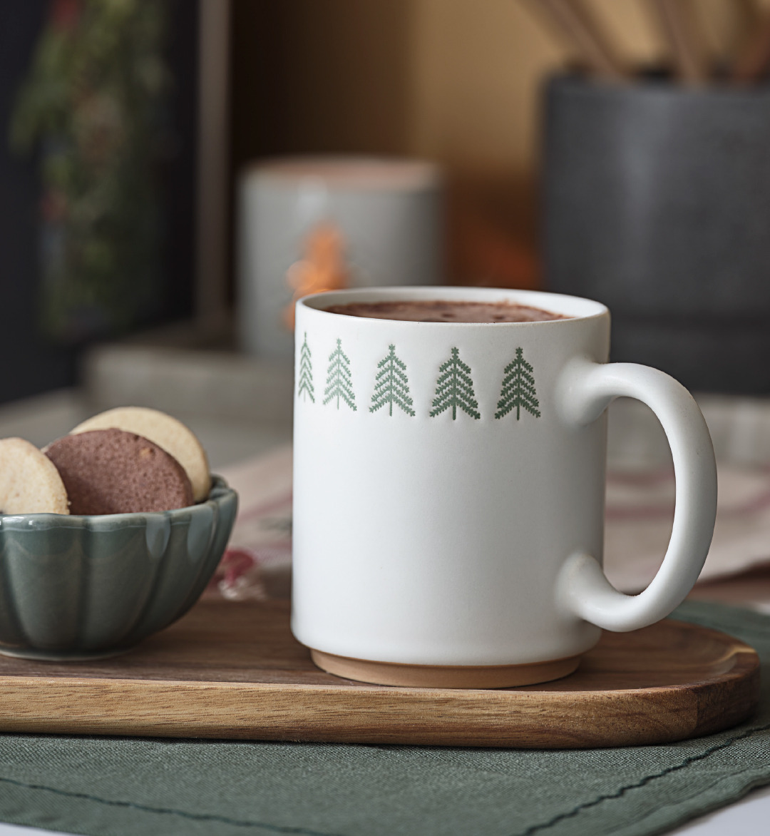 FREKI Weihnachtsbecher, perfekt für heiße Schokolade Becher mit Weihnachtsbaummotiv