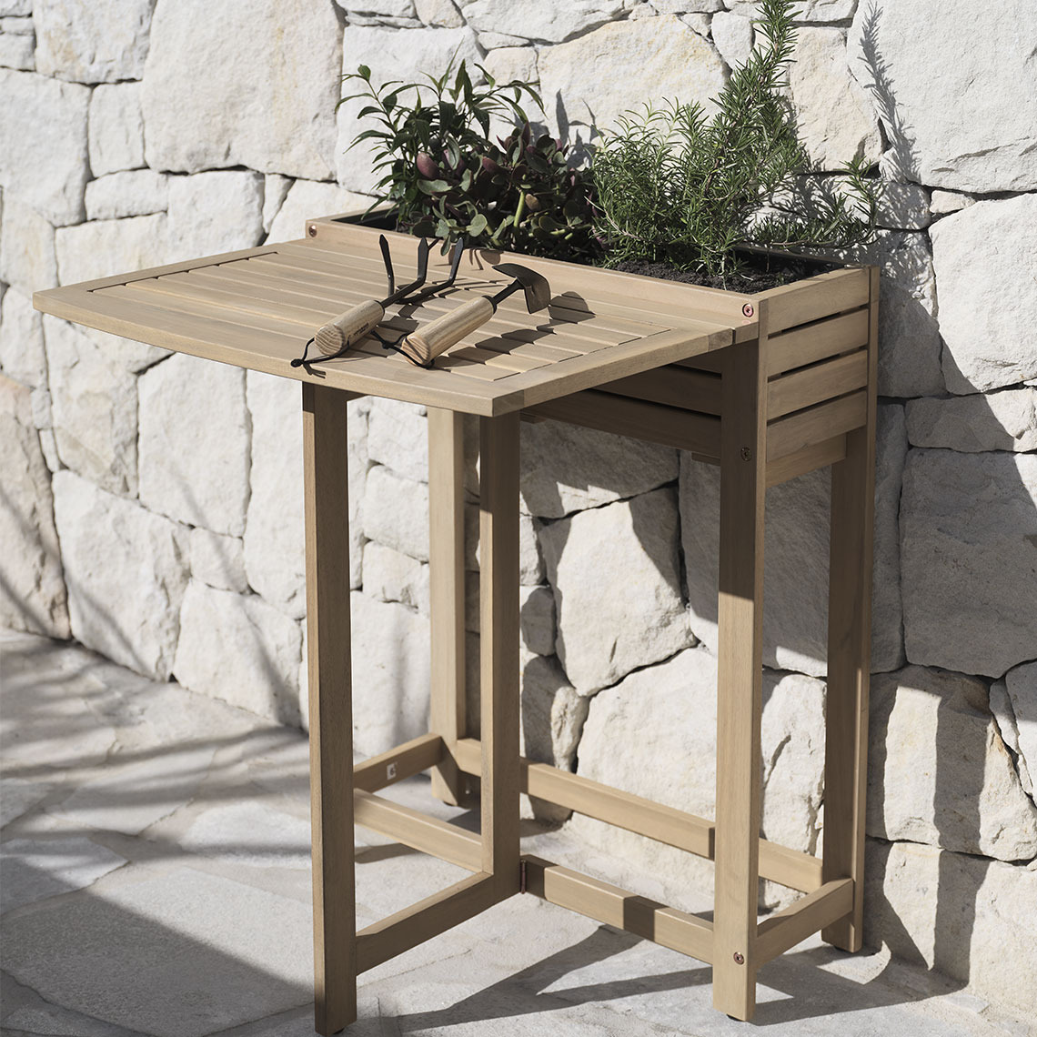 VANDREFALK Klapptisch Klapptisch aus Hartholz mit eingebautem Blumenkasten auf einer Terrasse