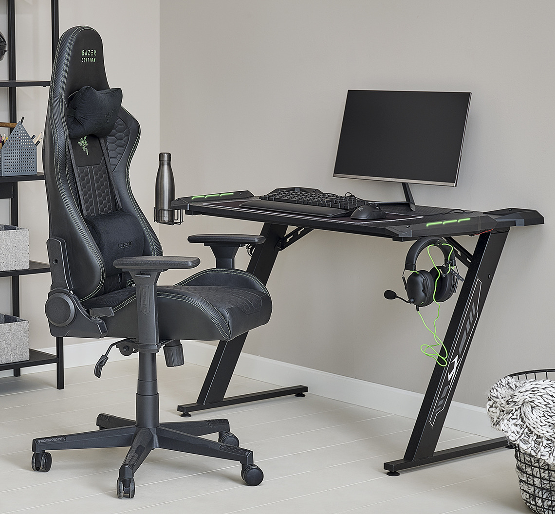 Gaming-Schreibtisch mit LED-Beleuchtung und Becherhalter 