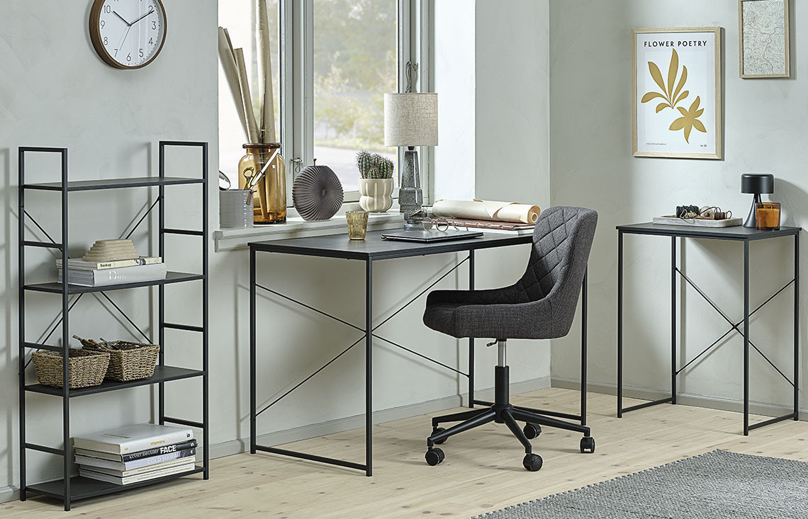 PEBRINGE Schreibtischstuhl und ASTRUP Schreibtische und Regale Schreibtischstuhl mit niedriger Rückenlehne in einem Home Office