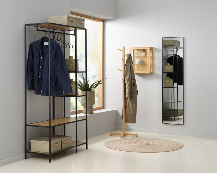 Vorzimmer mit Garderobe TRAPPEDAL Vorzimmer mit Garderobe und Spiegel