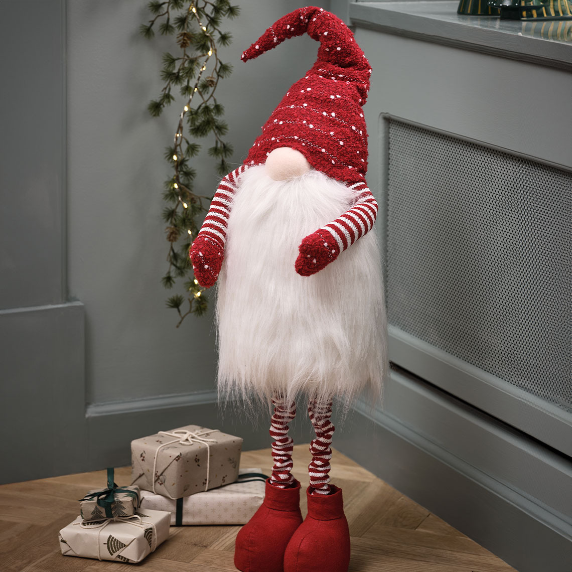 Großer Wichtel NAT Großer Wichtel mit roter Mütze und weißem Bart