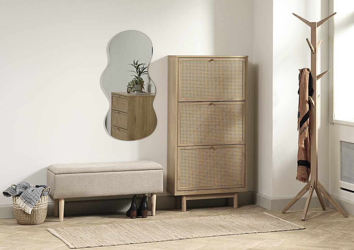 Flur mit Sitzbank und Schuhschrank