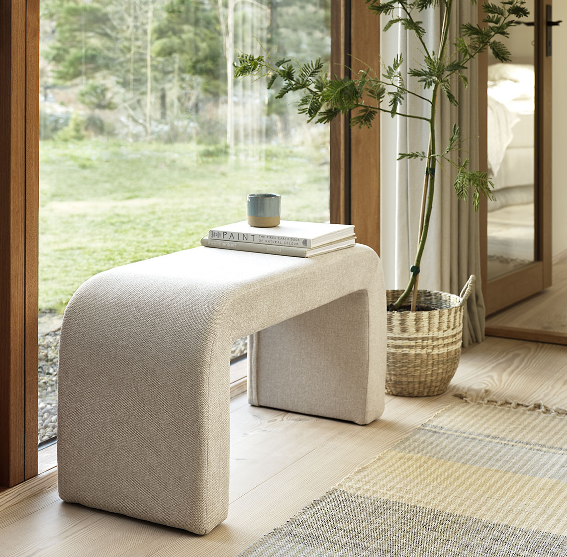 Skulpturale Bank im Wohnzimmer