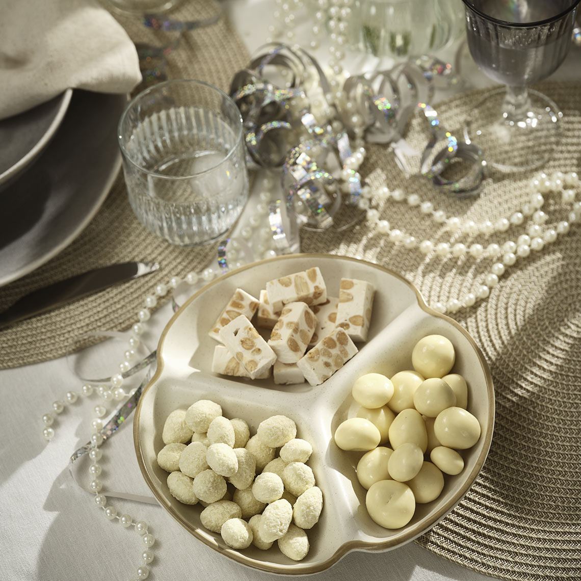 Snackschale mit vielen Leckereien