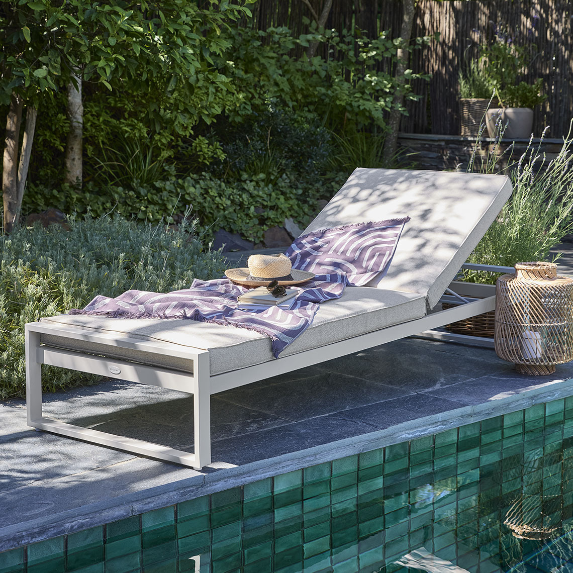 Sonnenliege mit schnell trocknendem Bezug