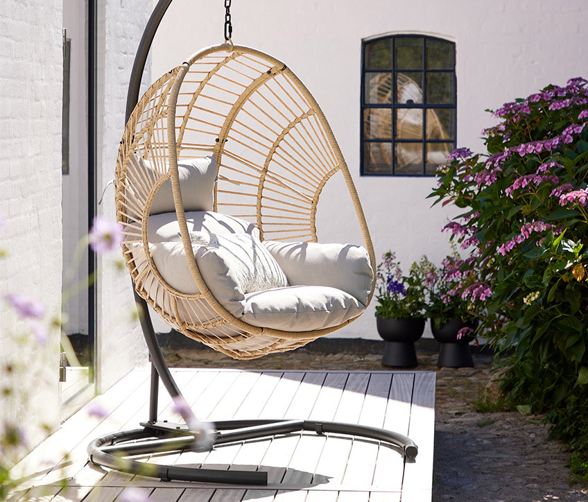 Hängesessel GJERN Hängesessel in Naturfarbe auf der Terrasse