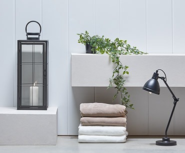 JYSK Scandinavian Sleeping & Living IKEA Hängeschrank mit Schiebetüren in 80339 München für € 15